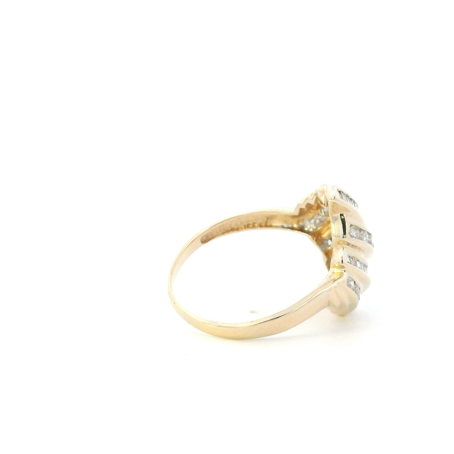 10K Yellow Gold Diamond Ring - 0.68ct
