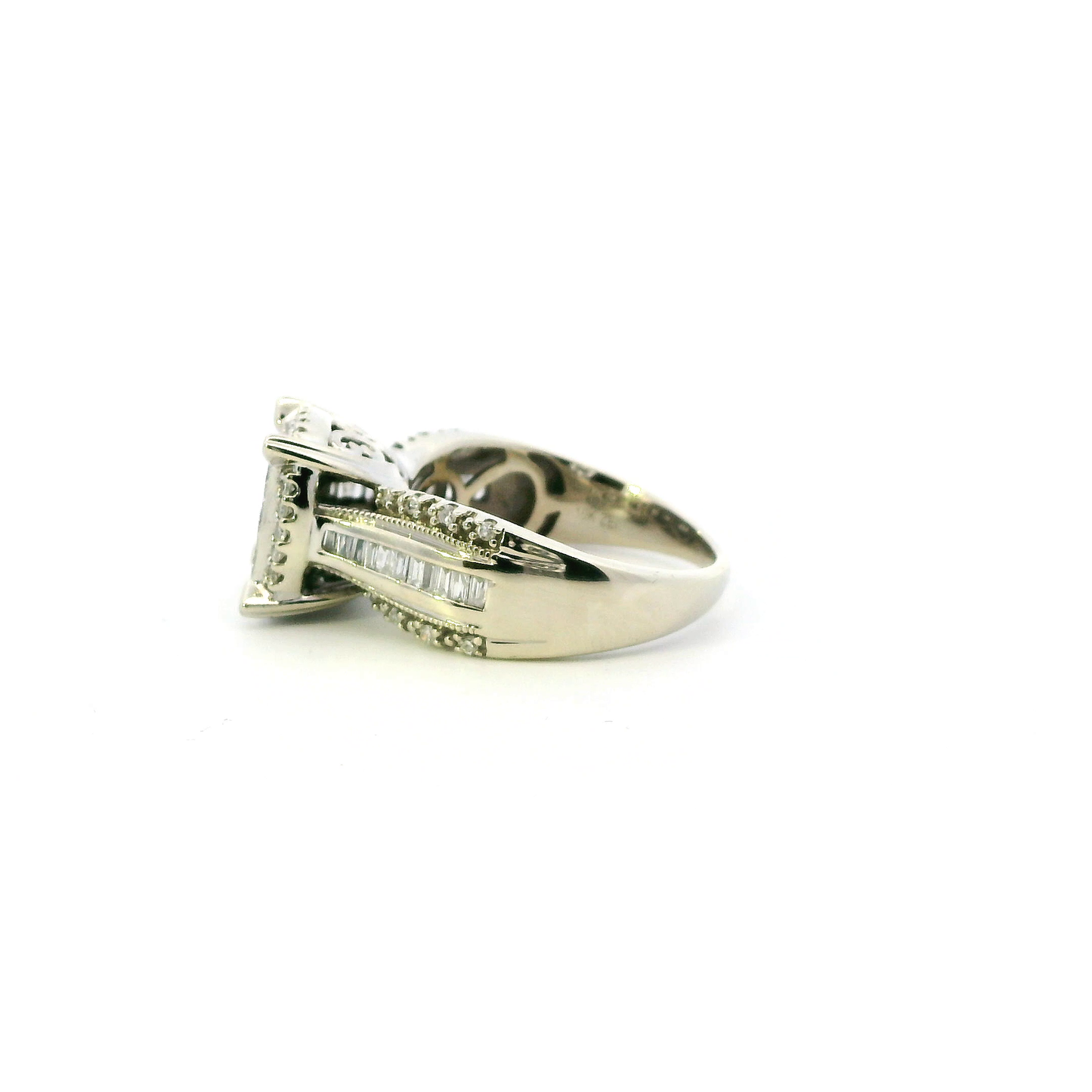 10K White Gold Diamond Womens Ring - 0.64ct