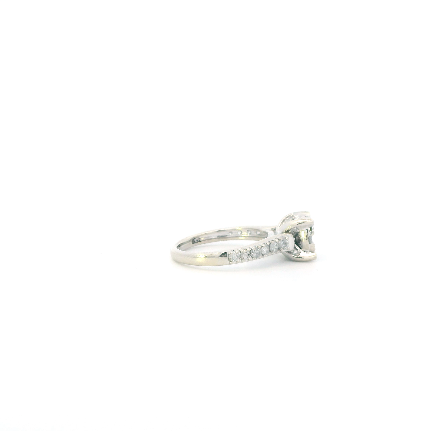 14K White Gold Diamonds Womens Ring - 0.82ct