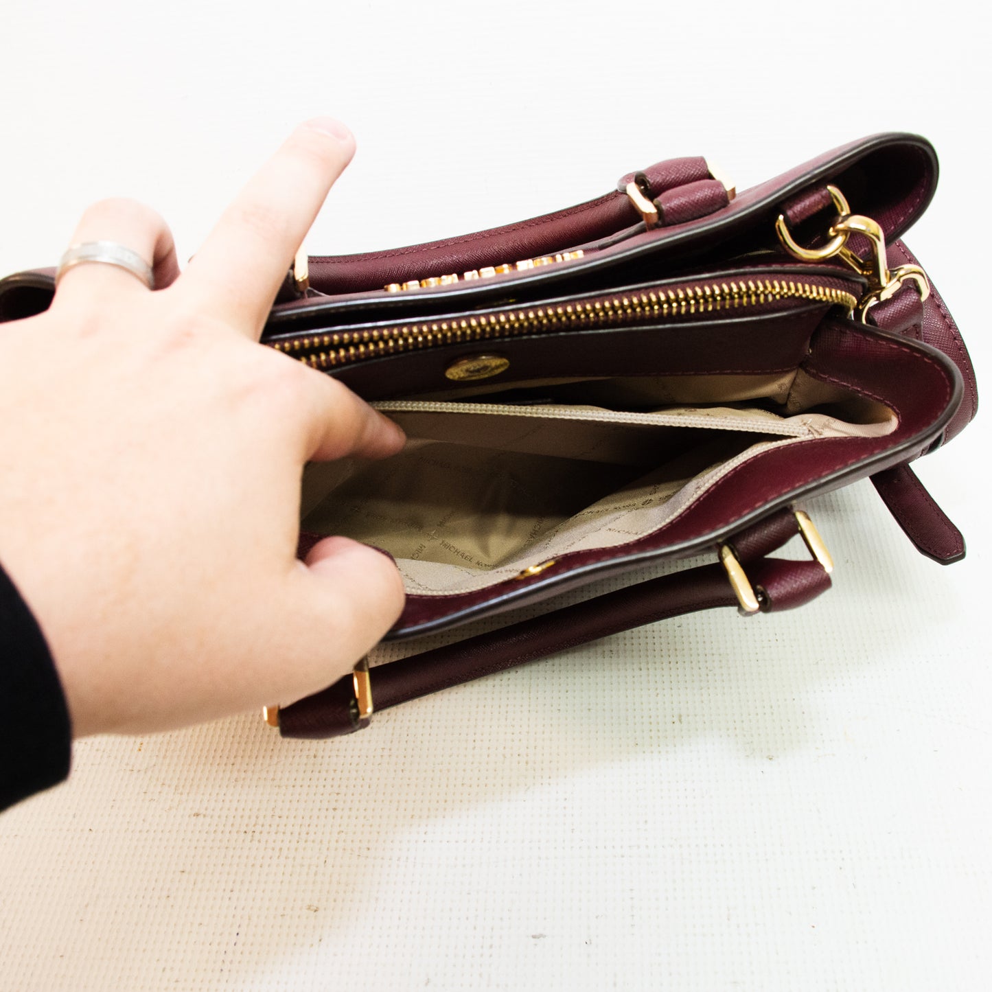 Michael Kors Sheila Medium Saffiano Leather Satchel - 38S8YCAS2L