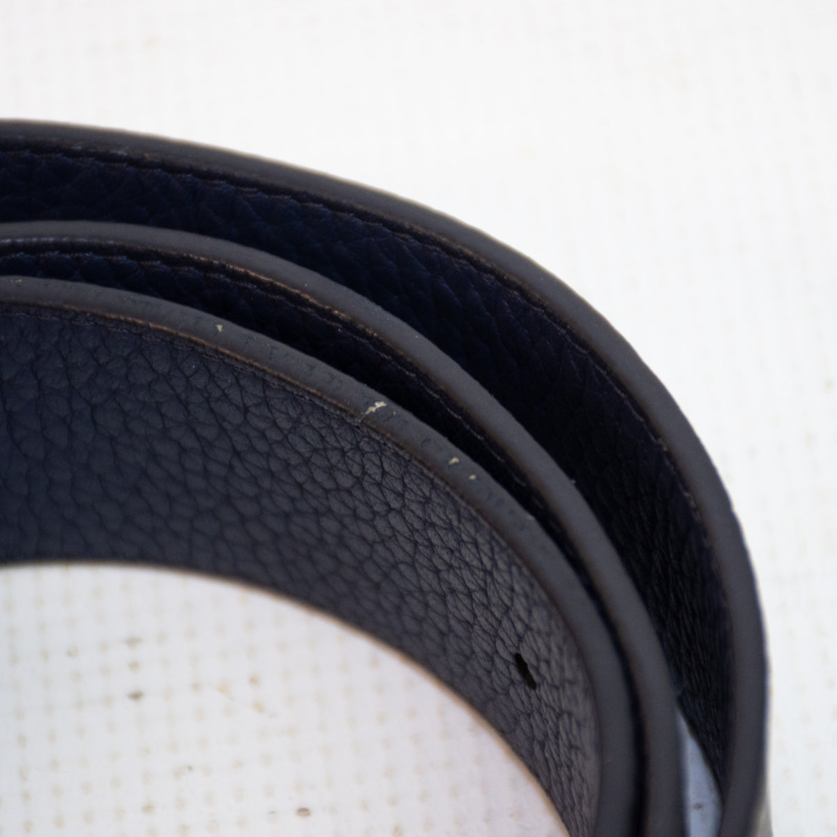 Louis Vuitton Taurillon Leather LV Belt - M0532