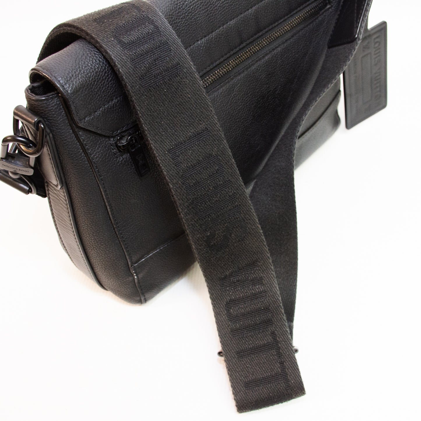 Louis Vuitton Take Off Noir Men's Messenger Bag