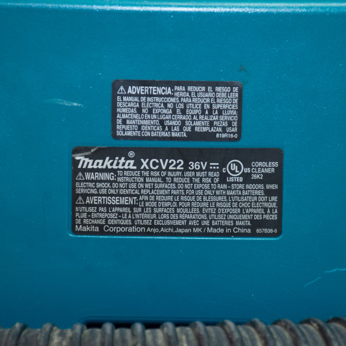 Makita XCV22 Cordless 2.1Gal 19V Vacuum
