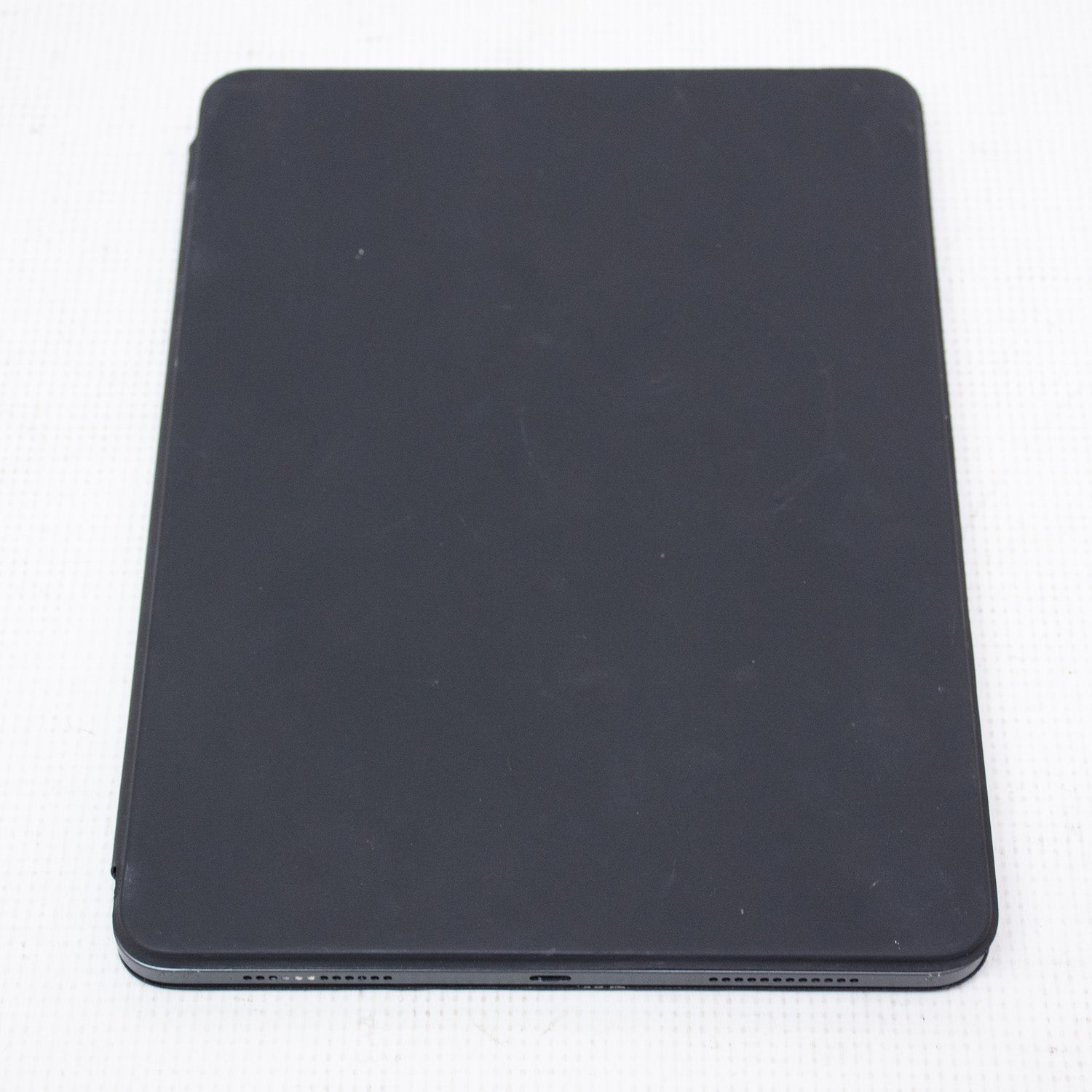 Apple iPad Air 5th Gen A2588 10.9in - 64 GB - Wifi - Space Gray - Smart Keyboard Folio