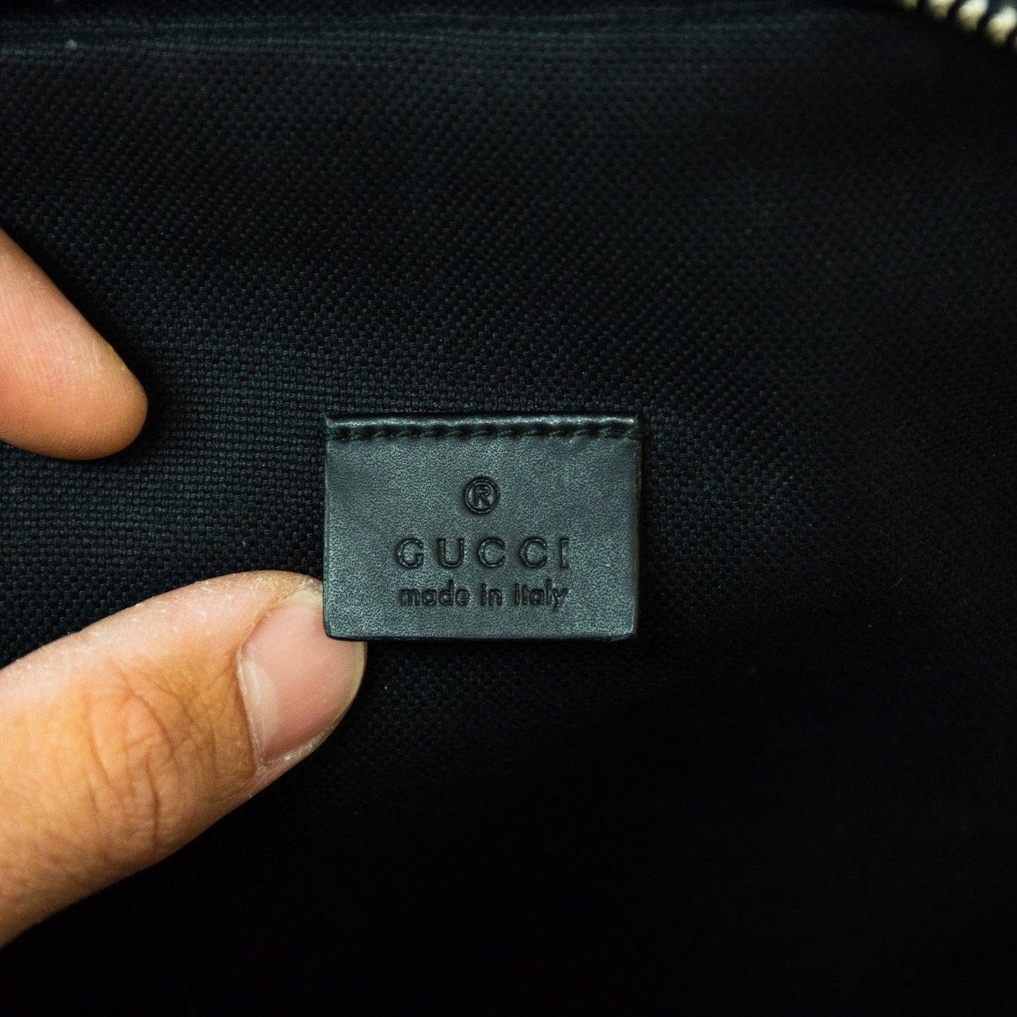 Gucci GG Supreme Sling Bag - 478325