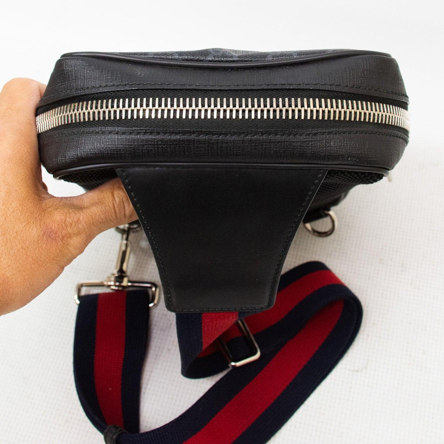 Gucci GG Supreme Sling Bag - 478325