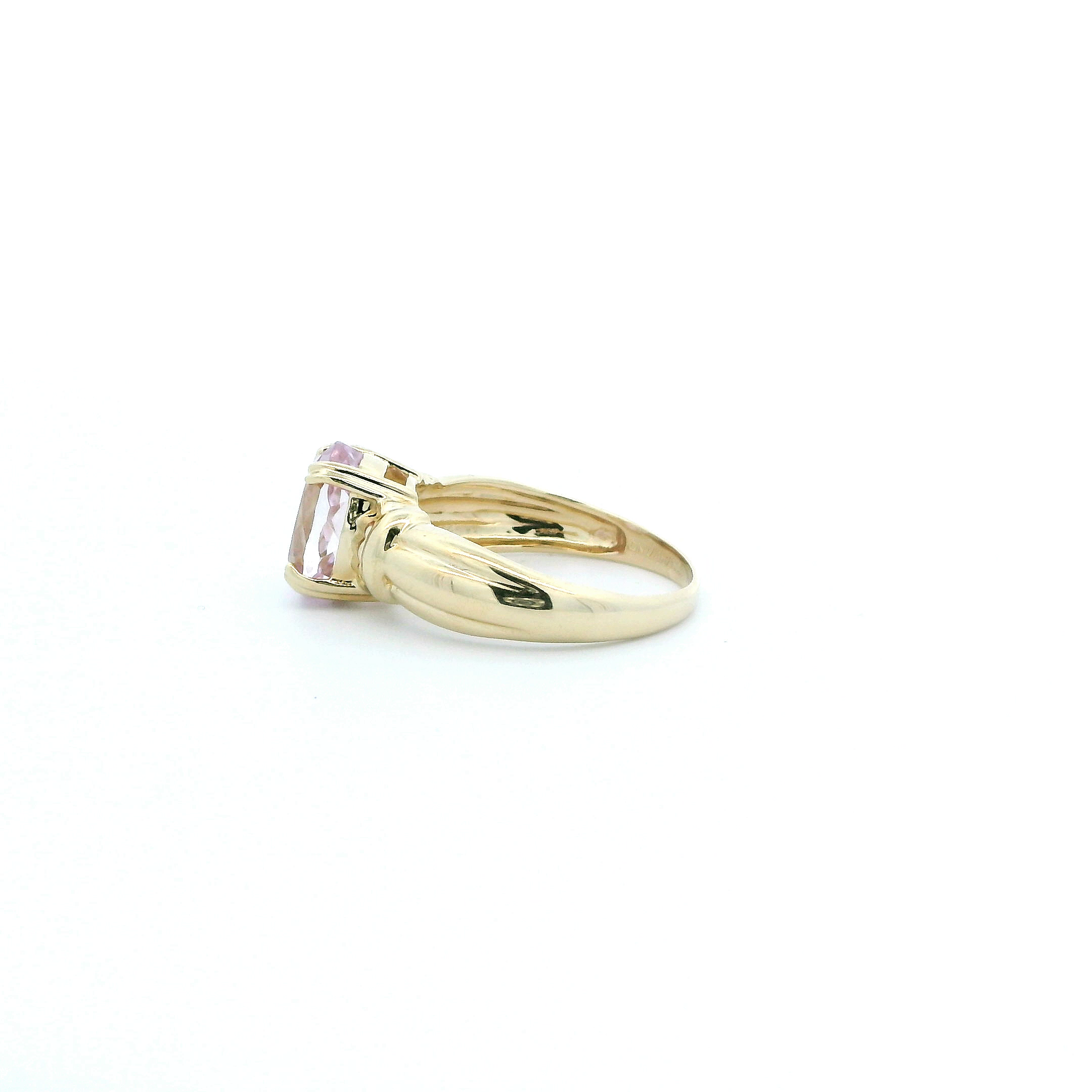 14K Yellow Gold Oval Amethyst Womens Ring