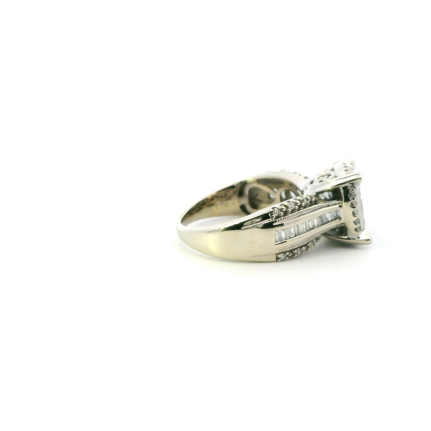 10K White Gold Diamond Womens Ring - 0.64ct