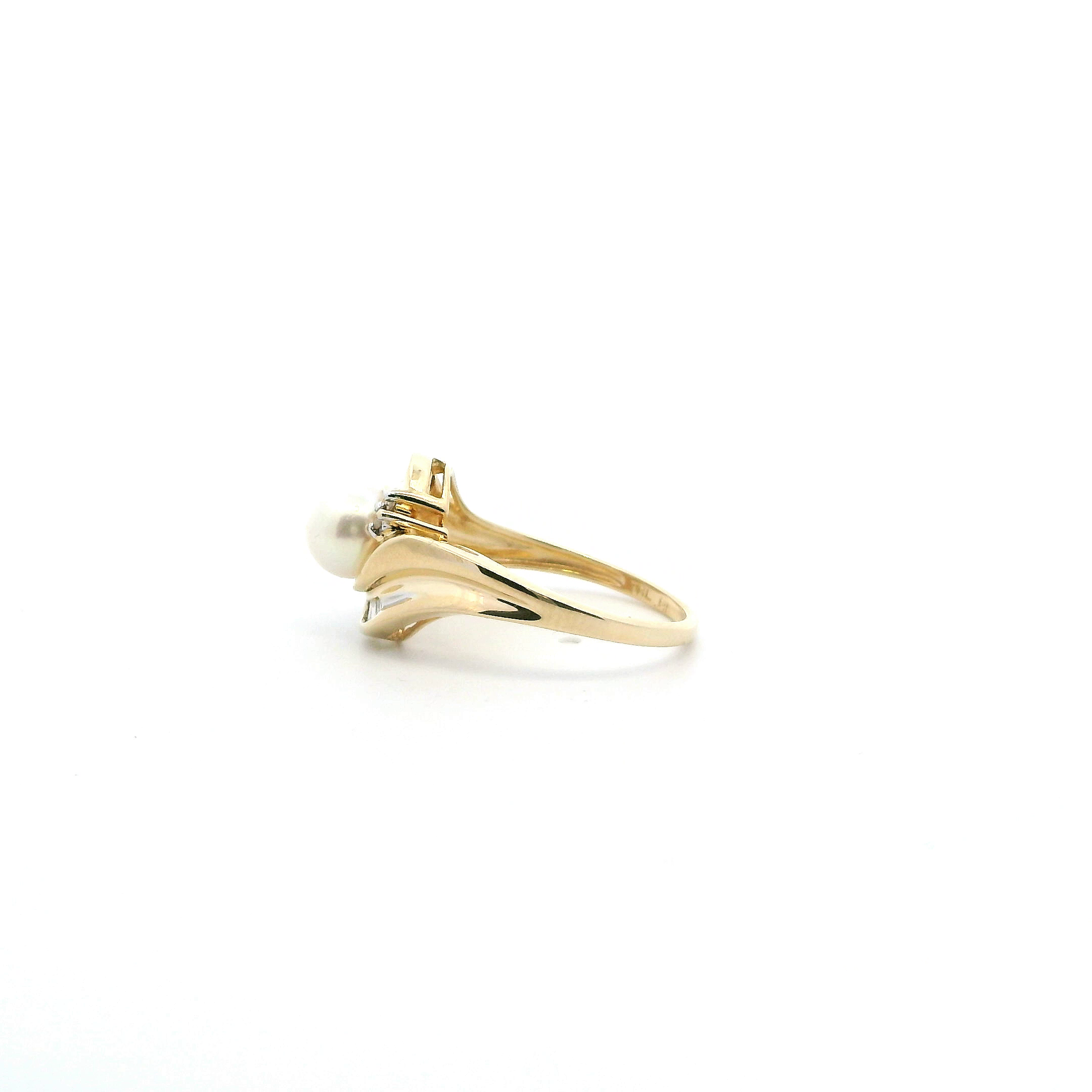 14K Yellow Gold Pearl & Diamond Womens Ring - 0.03ct