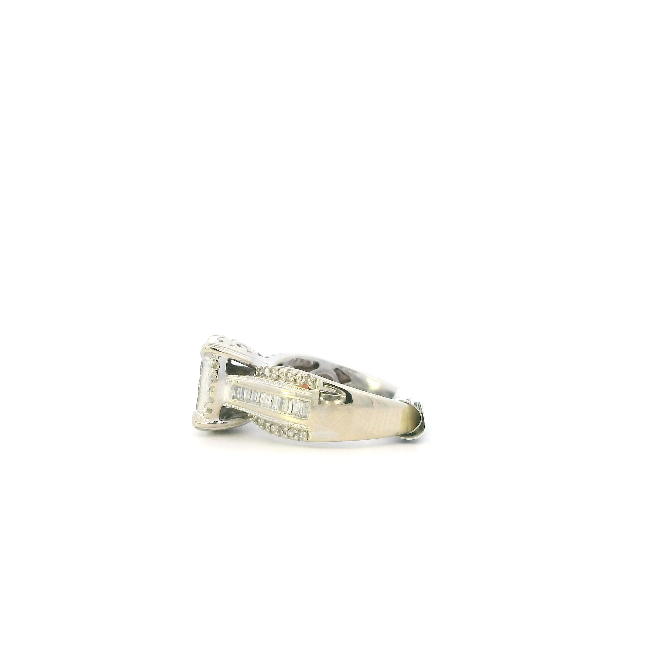10K White Gold Diamond Women's Ring -0.64ct