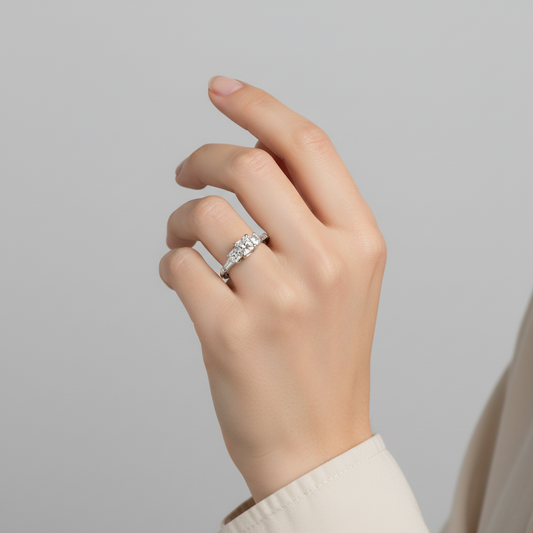 14K White Gold Diamond Women's Ring - 1.00ct