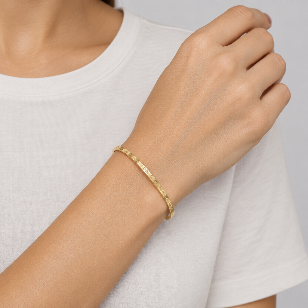 New 14K Yellow Gold Star Design Bangle Bracelet