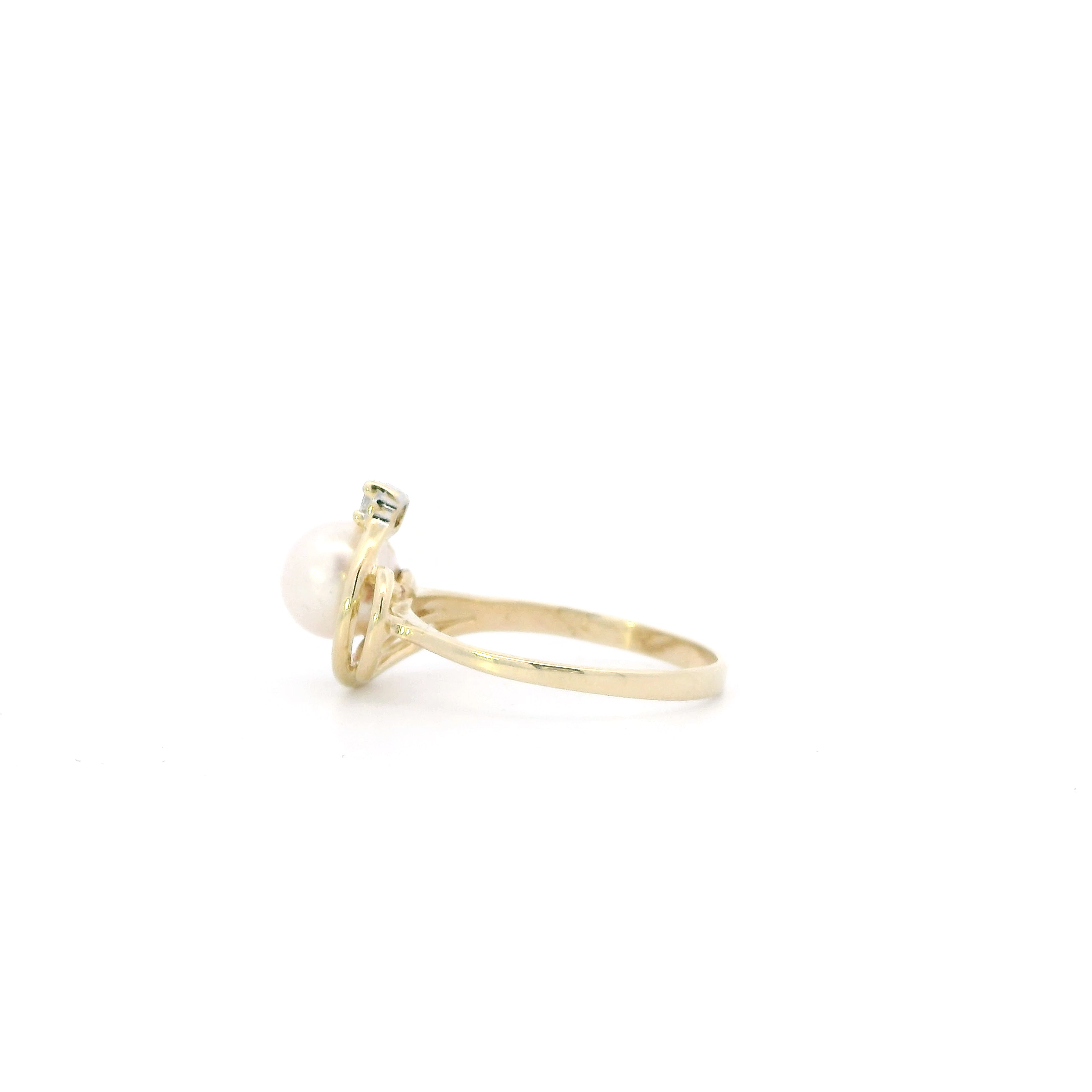 14K Yellow Gold Pearl & Diamond Women's Ring - 0.06ct