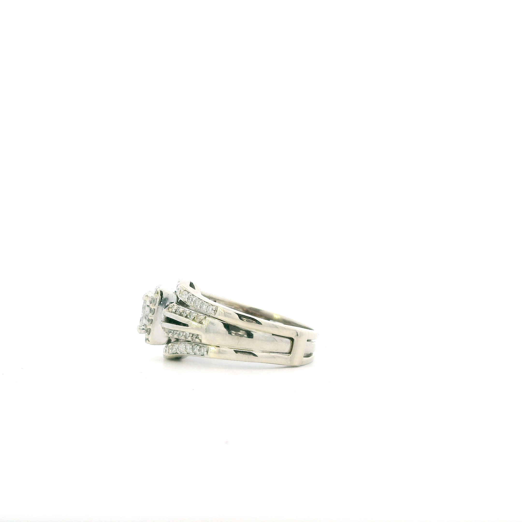 10K/14K White Gold Diamond Women's Ring - 0.69ct