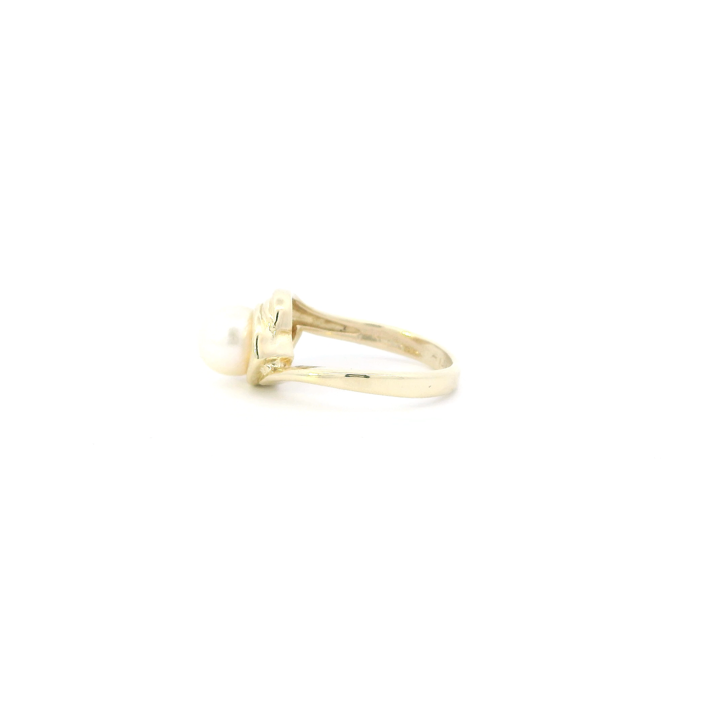 14K Yellow Gold Pearl & Diamonds Women's Ring - 0.04ct