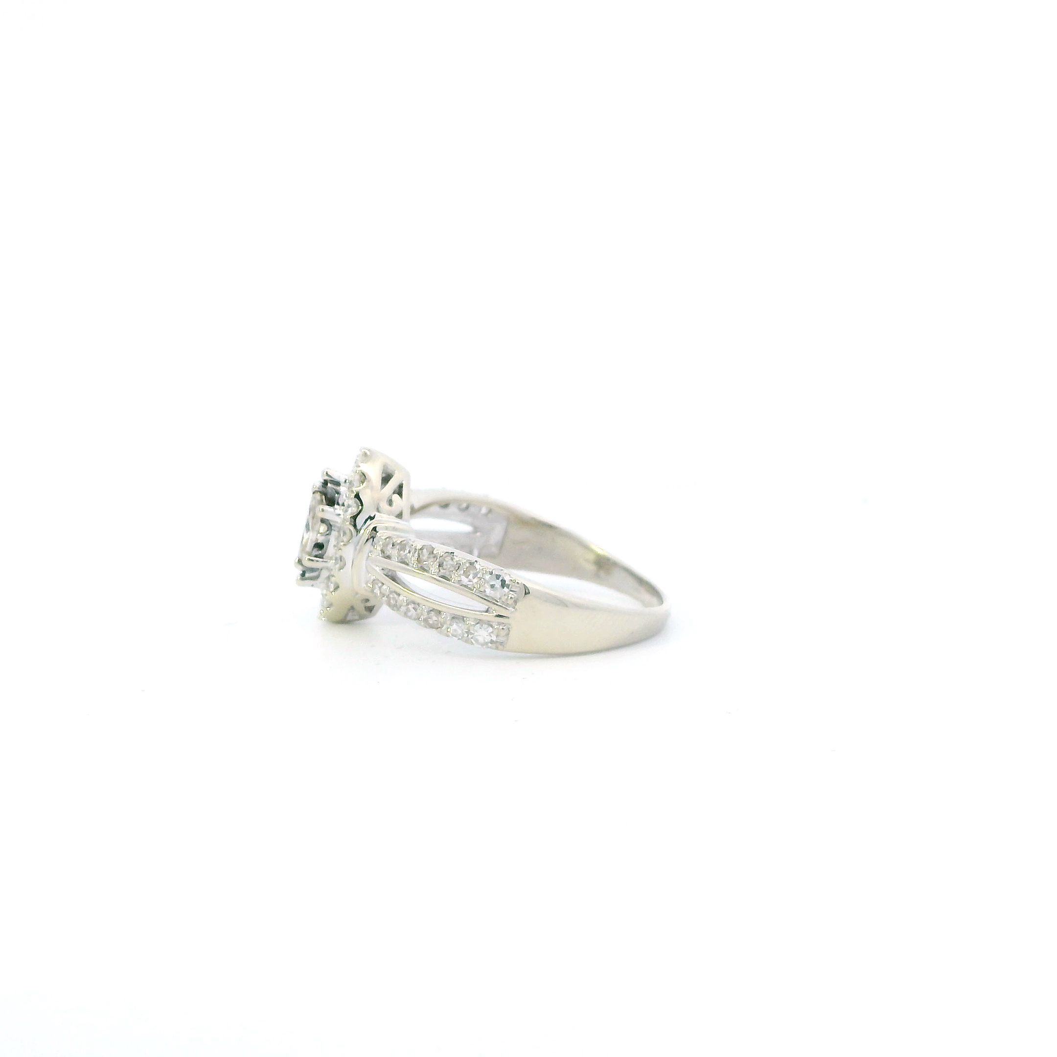 14K White Gold Diamonds Womens Ring - 0.64ct
