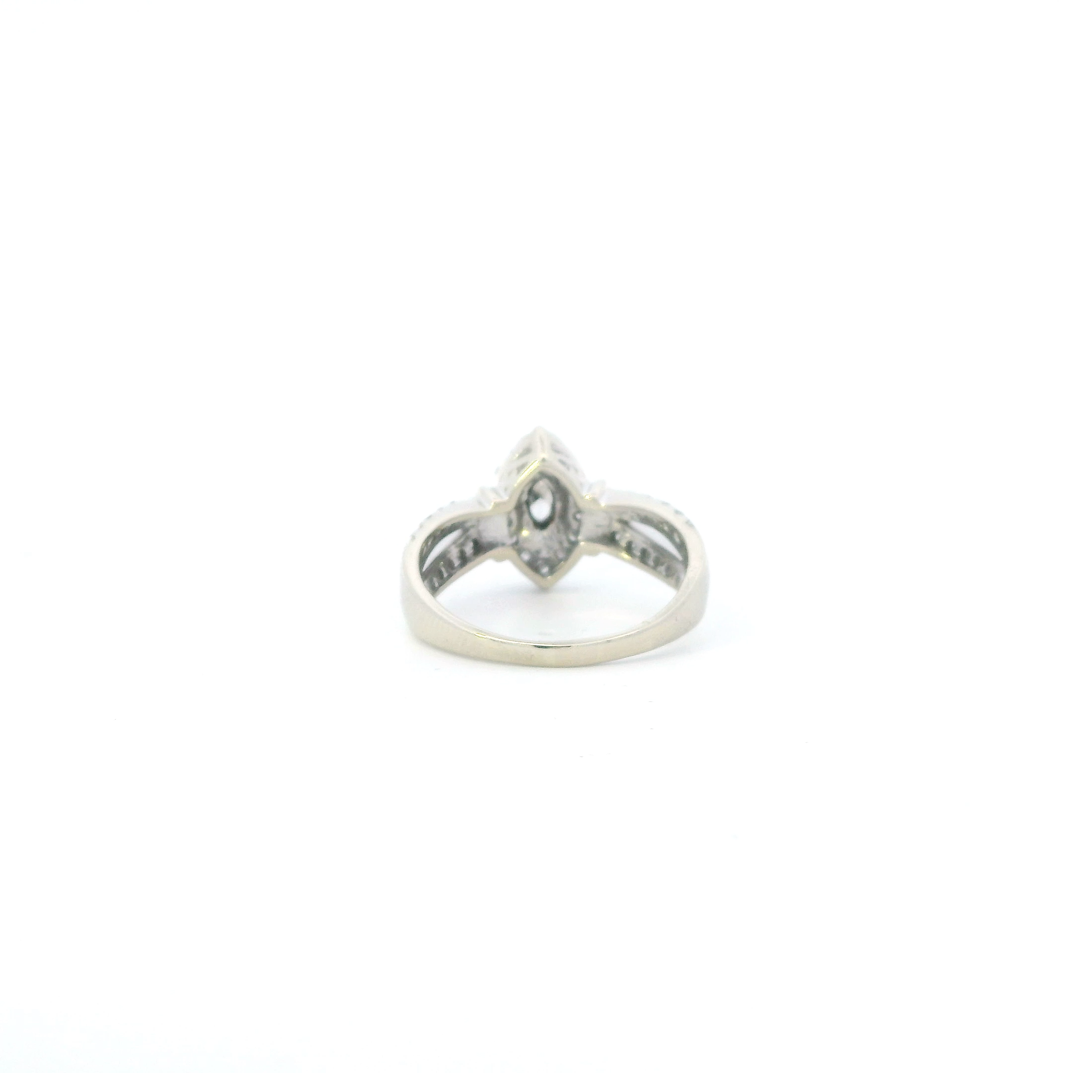 14K White Gold Diamonds Womens Ring - 0.64ct