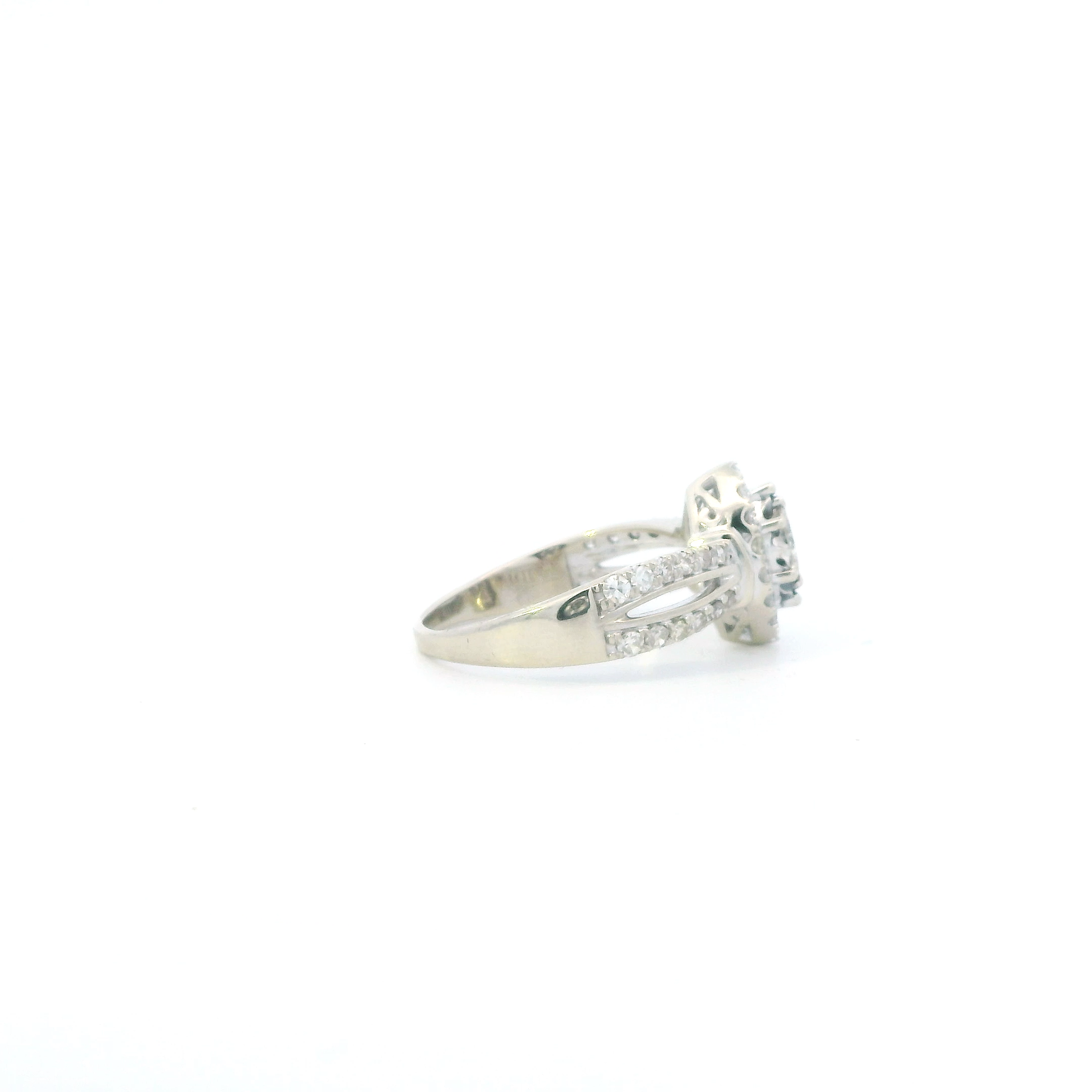 14K White Gold Diamonds Womens Ring - 0.64ct