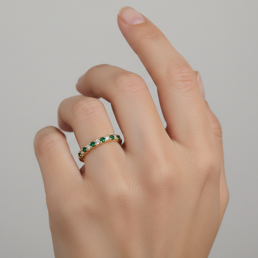 14K Yellow Gold Emerald & Diamonds Womens Ring - 0.05ct