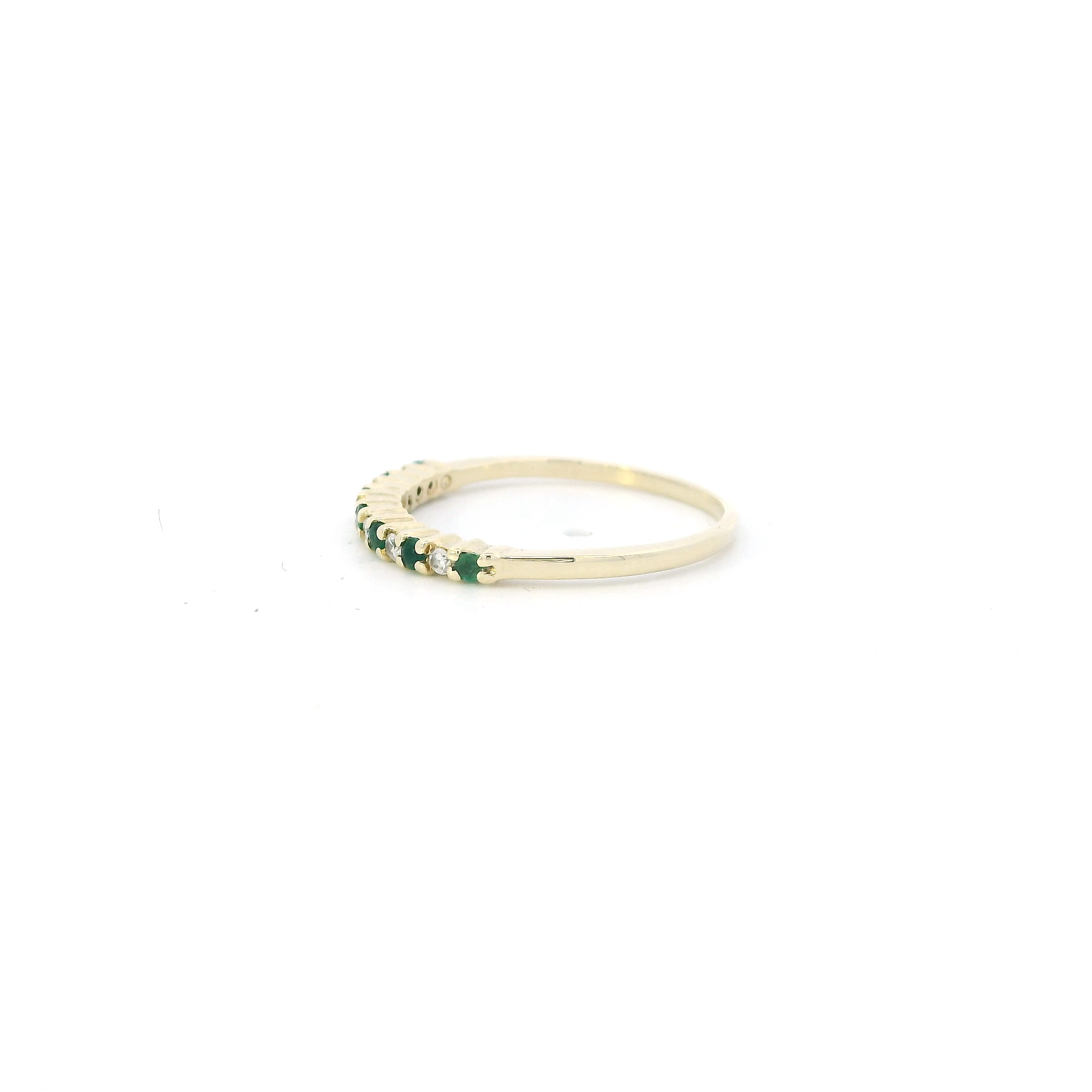 14K Yellow Gold Emerald & Diamonds Womens Ring - 0.05ct