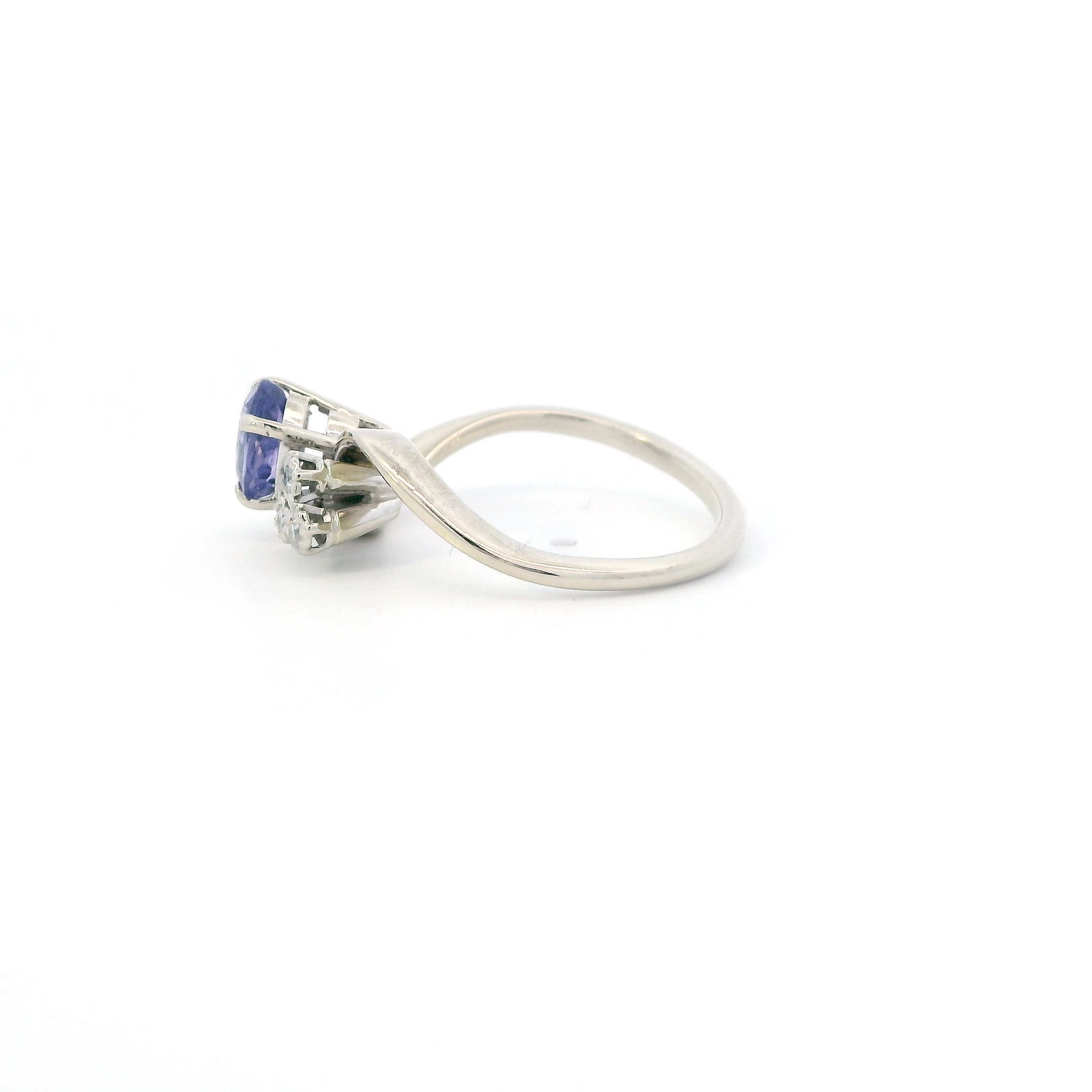 18K White Gold Tanzanite & Diamond Womens Ring - 0.03ct