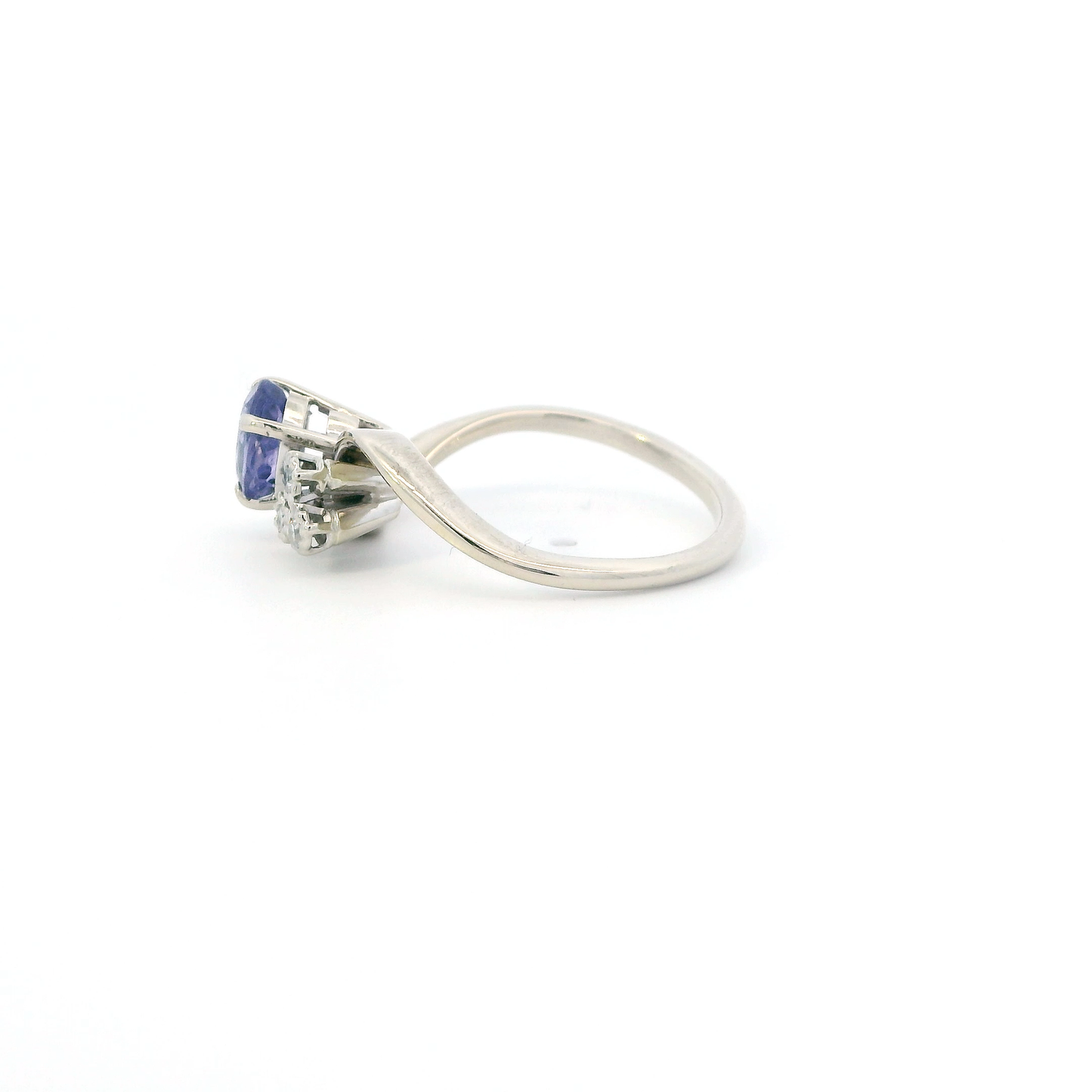 18K White Gold Tanzanite & Diamond Womens Ring - 0.03ct