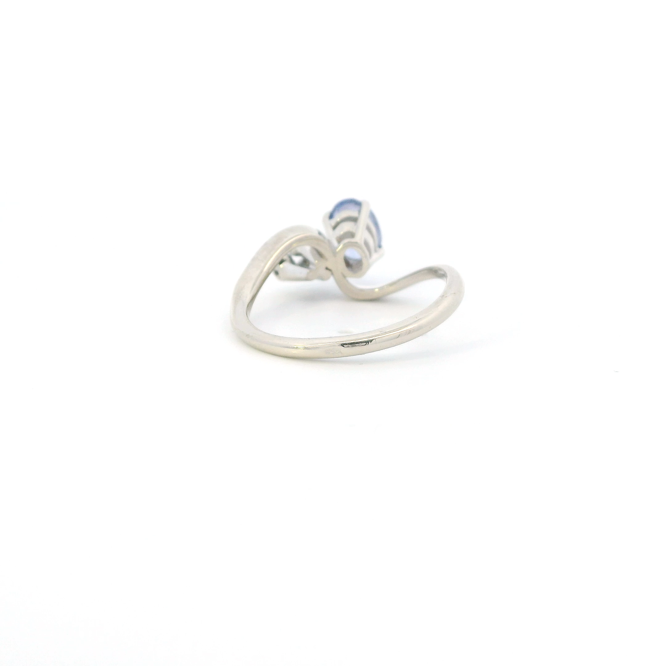 18K White Gold Tanzanite & Diamond Womens Ring - 0.03ct