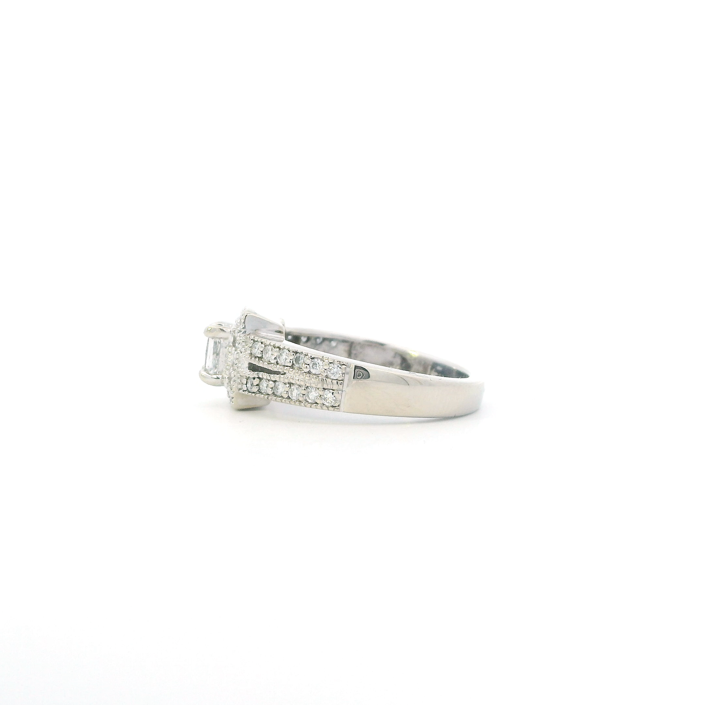 14K White Gold Diamonds  Womens Ring - 0.87ct