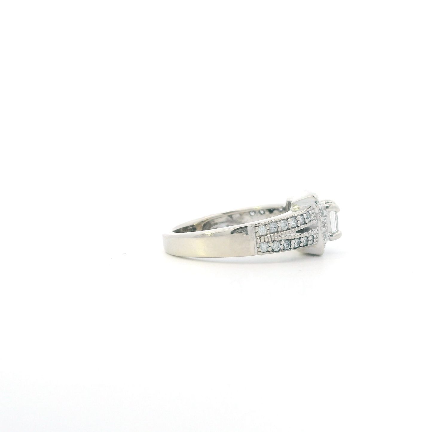 14K White Gold Diamonds  Womens Ring - 0.87ct