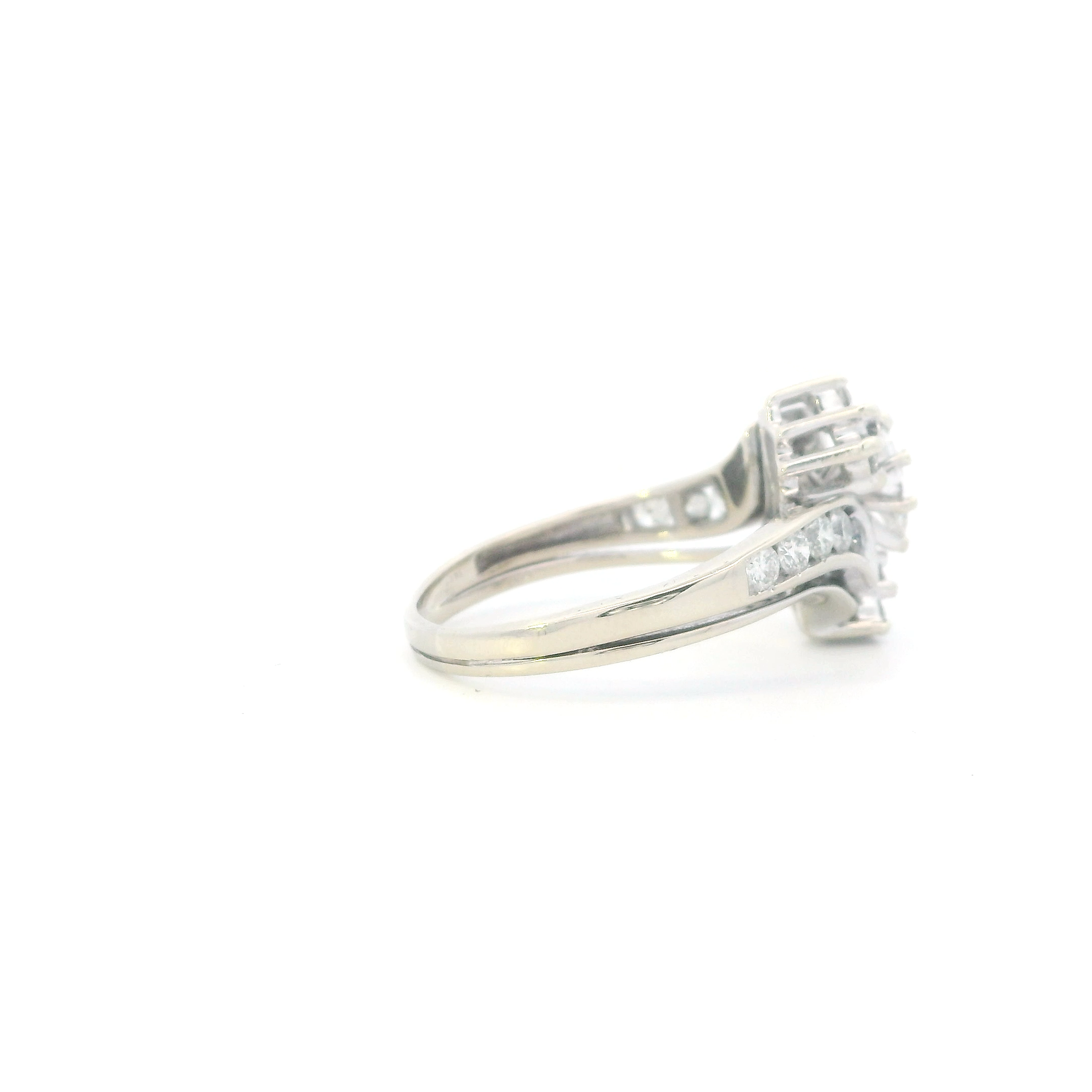 14K White Gold Diamonds Womens Ring - 0.90ct