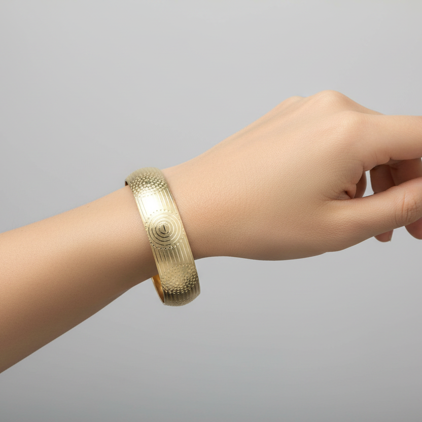 14K Yellow Gold Circle & Stripe Design Bangle Bracelet