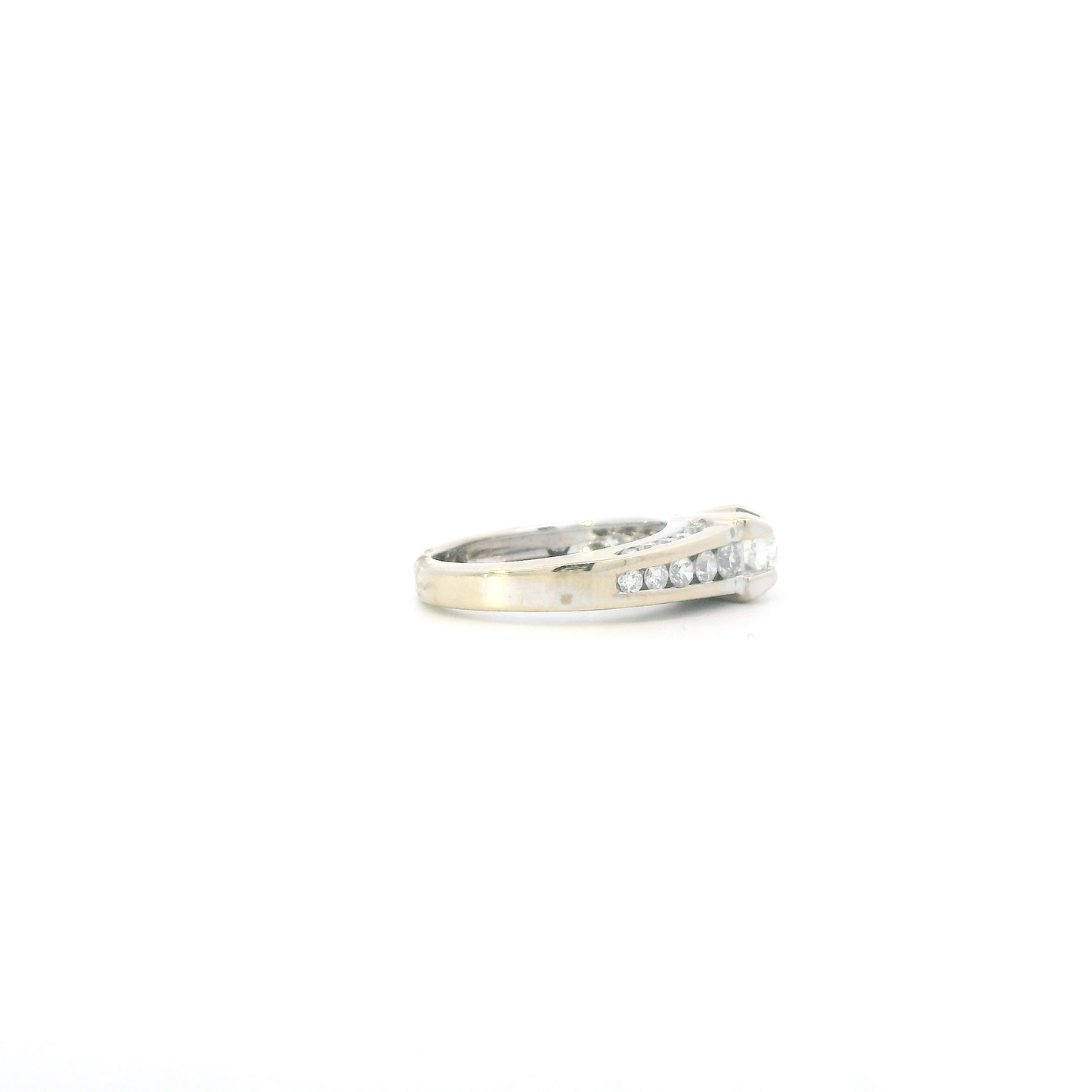 18K White Gold Diamonds Womans Ring - 0.97ct