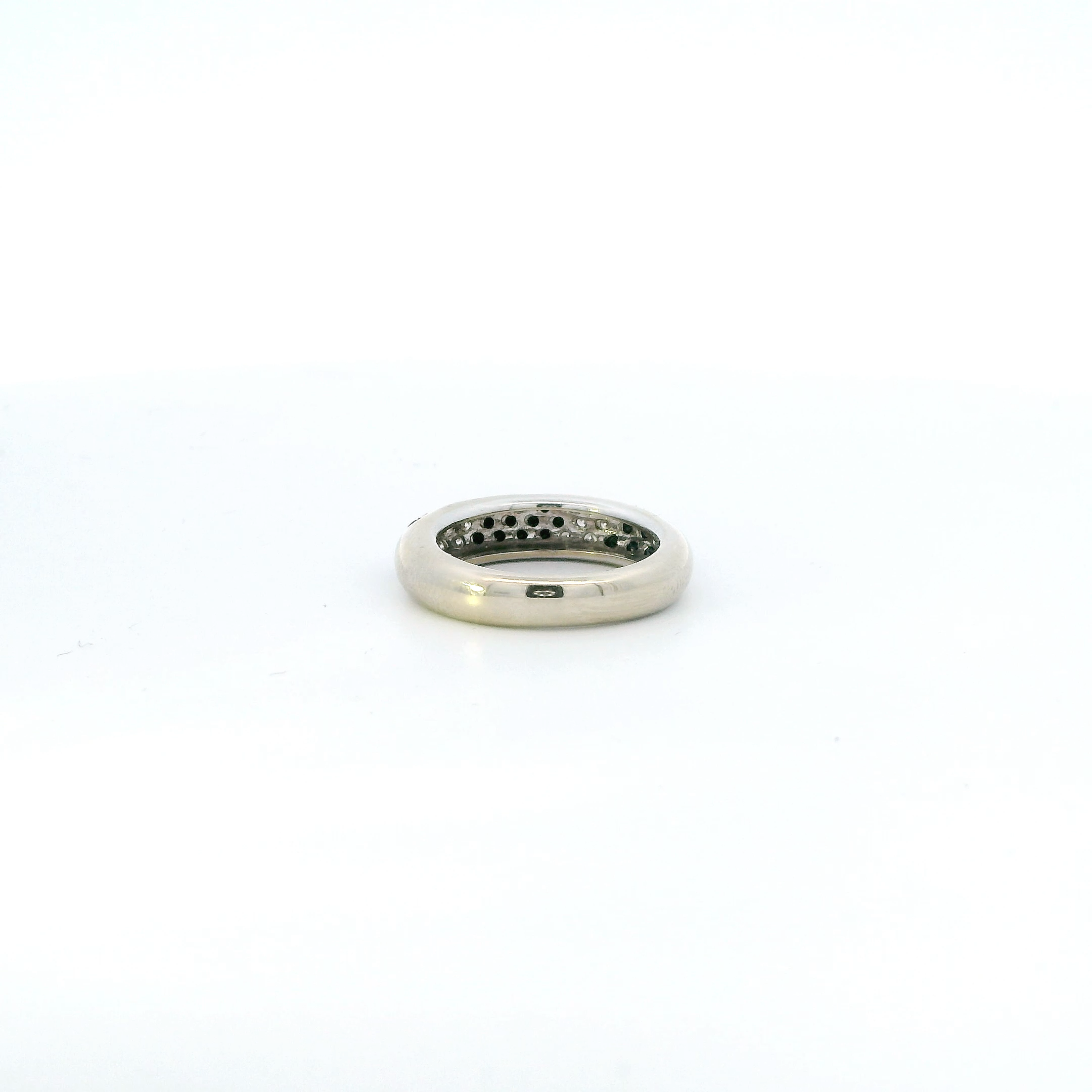 14K White Gold Diamonds & Black Diamonds Womens Ring - 0.18ct