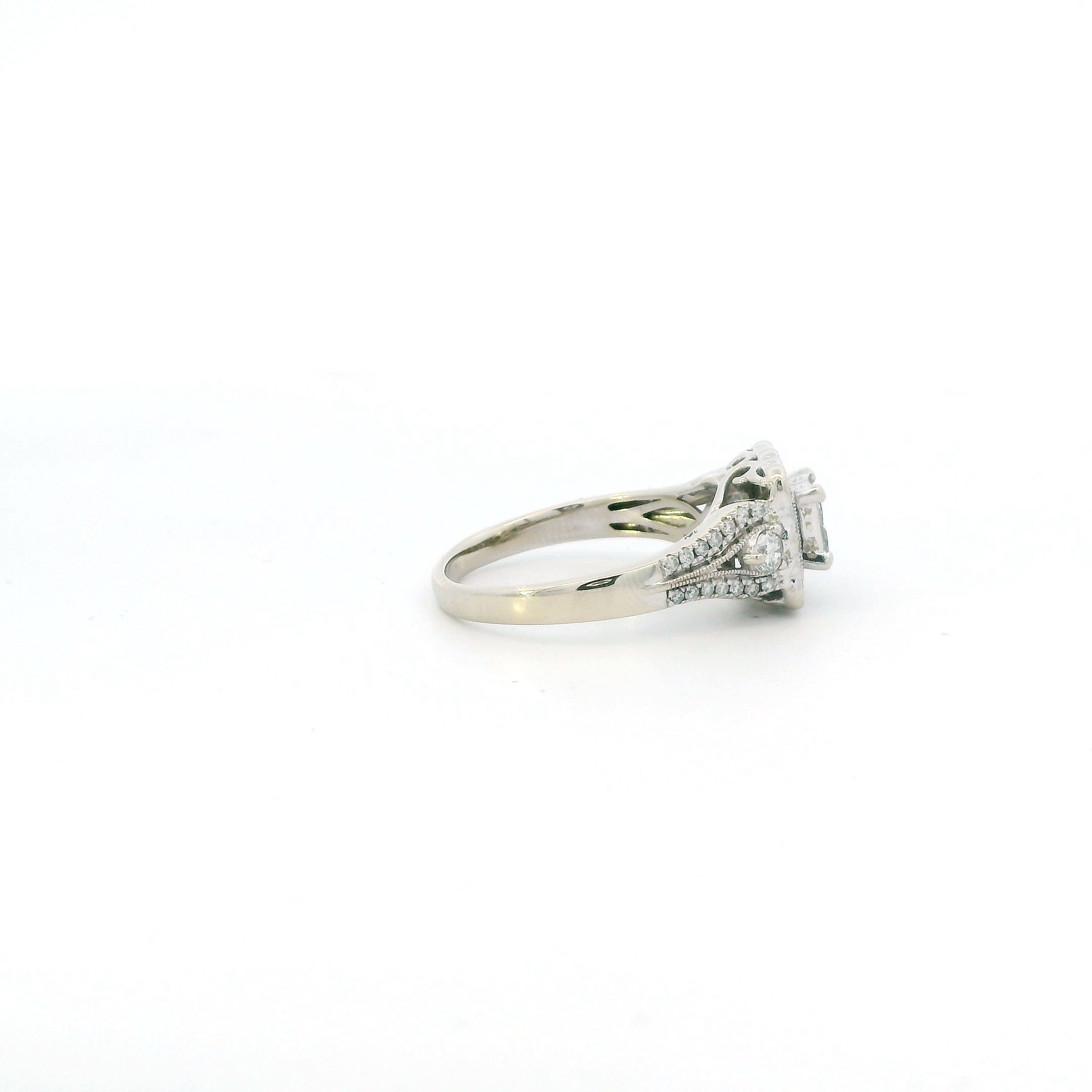 14K White Gold Diamonds Womens Ring - 0.91ct