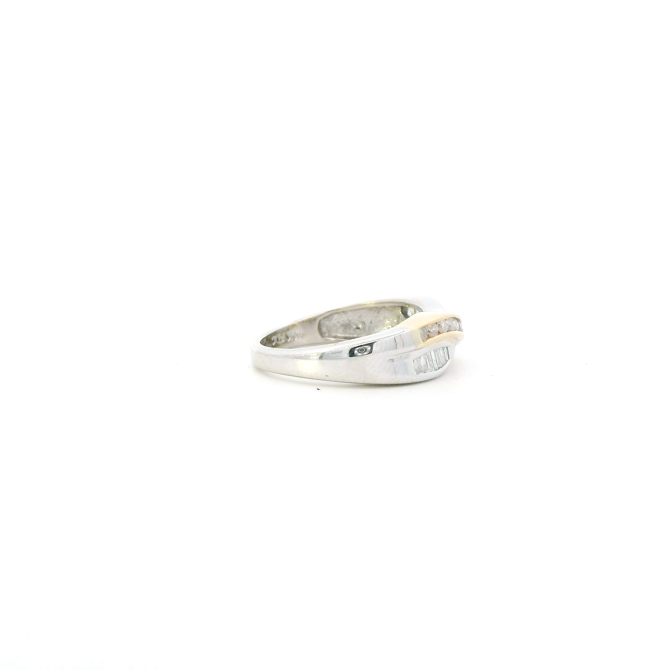 14K White Gold Diamond Criss Cross Womens Ring - 0.18ct