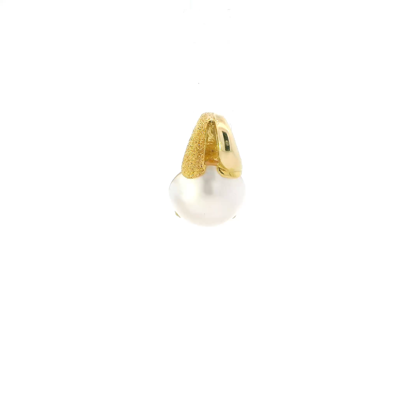18K Yellow Gold Mabe Pearl Pendant
