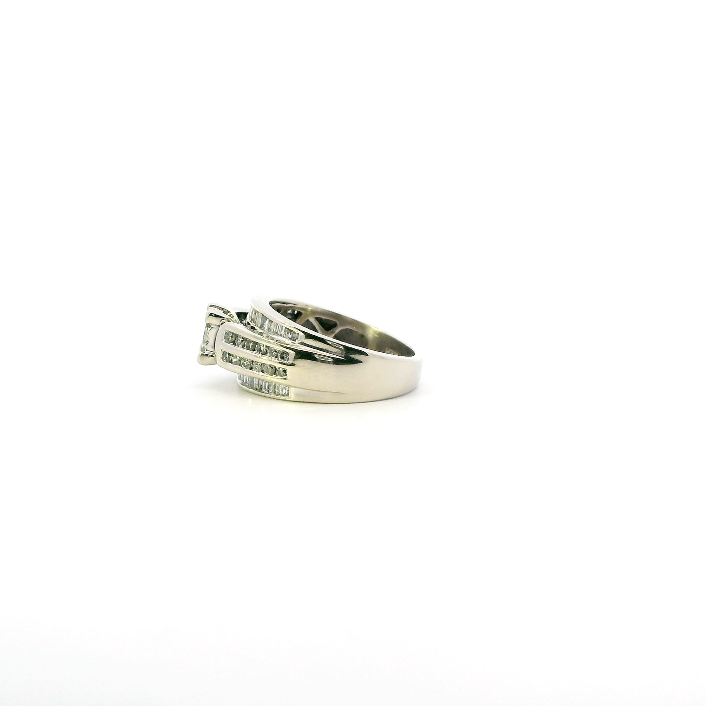 10K White Gold Diamond Womens Ring - 0.69ct