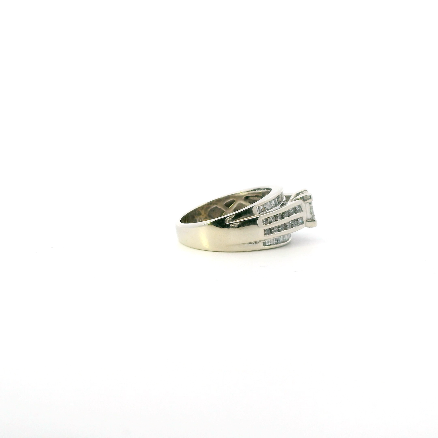 10K White Gold Diamond Womens Ring - 0.69ct