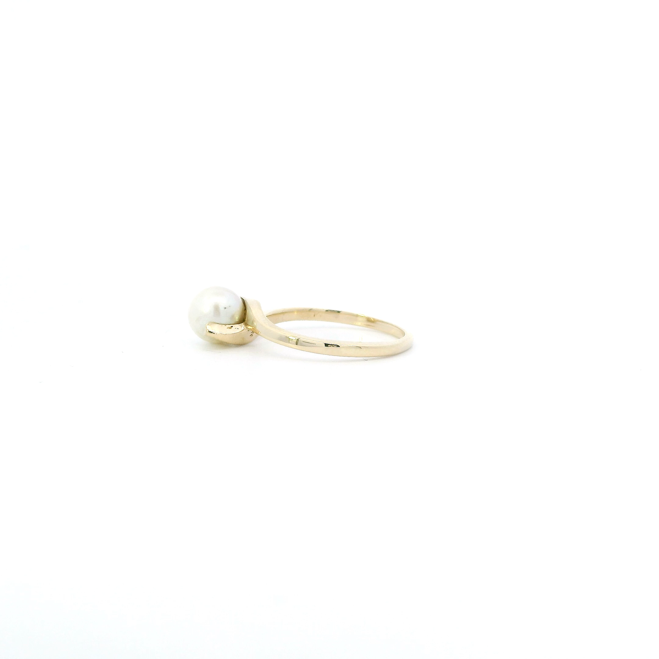 14K Yellow Gold Pearl Womens Ring