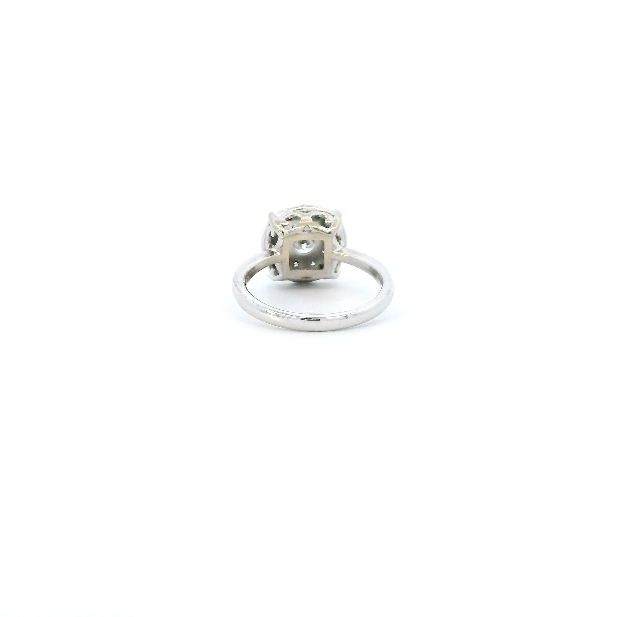14K White Gold Circle Diamond Womens Ring - 0.97ct
