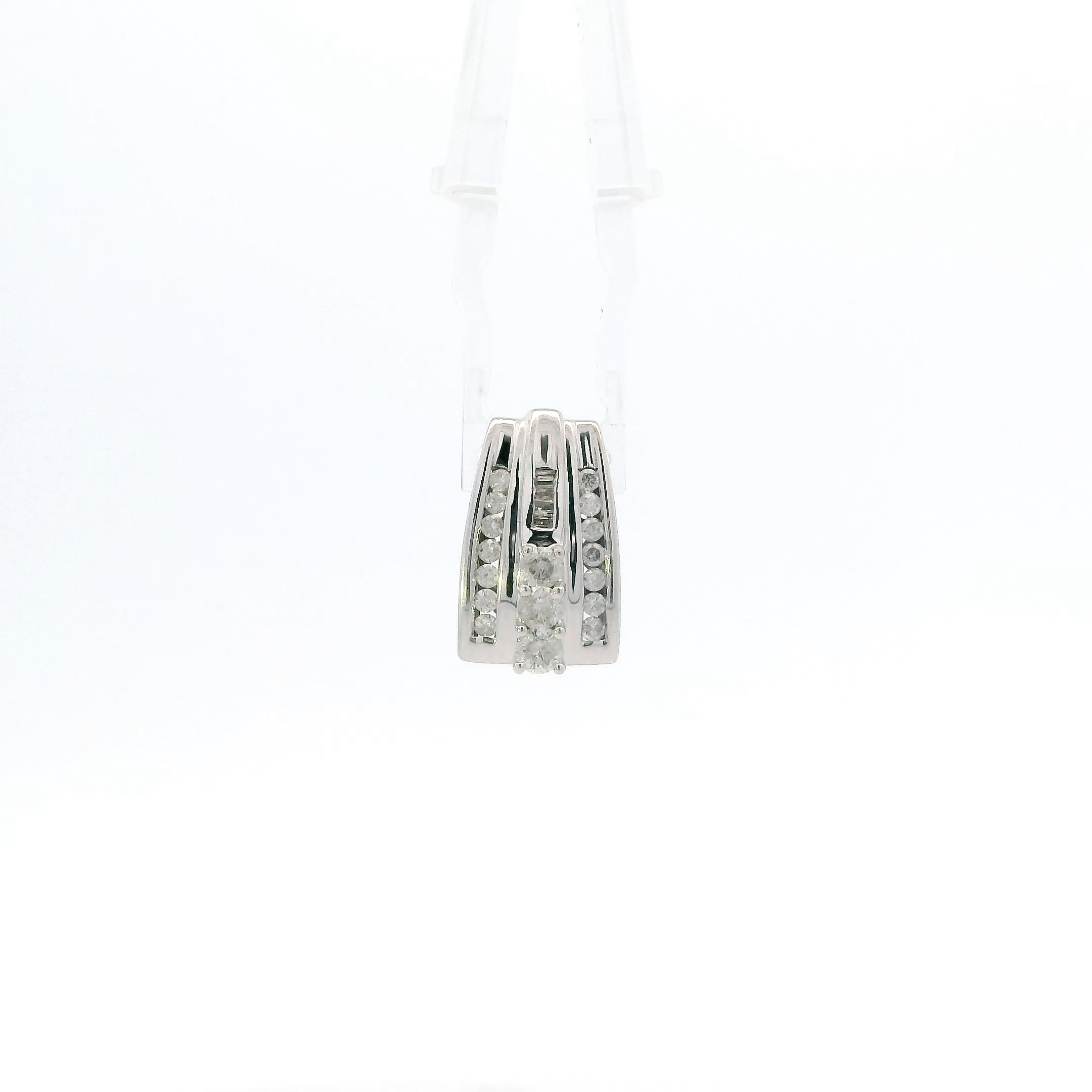 10K White Gold Diamond Pendant - 0.61ct