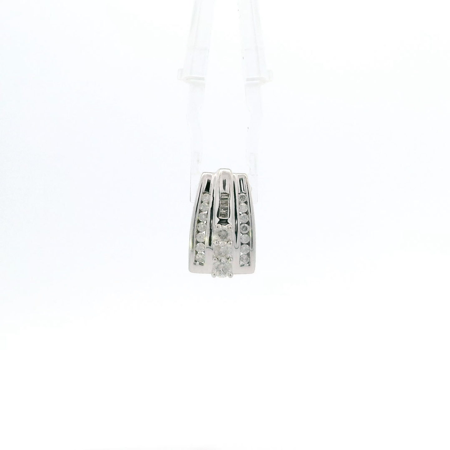10K White Gold Diamond Pendant - 0.61ct