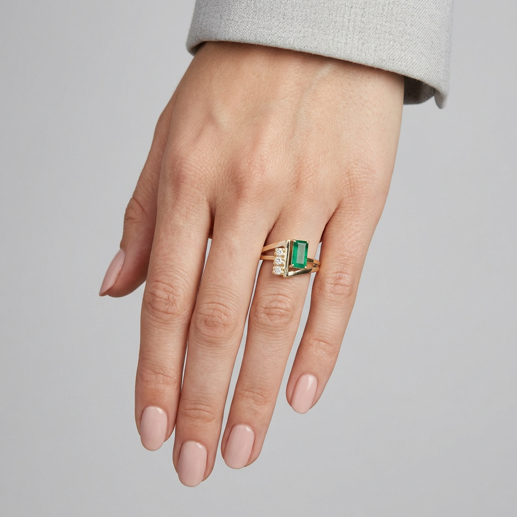 14K Yellow Gold Emerald & Diamond Womens Ring - 0.09ct