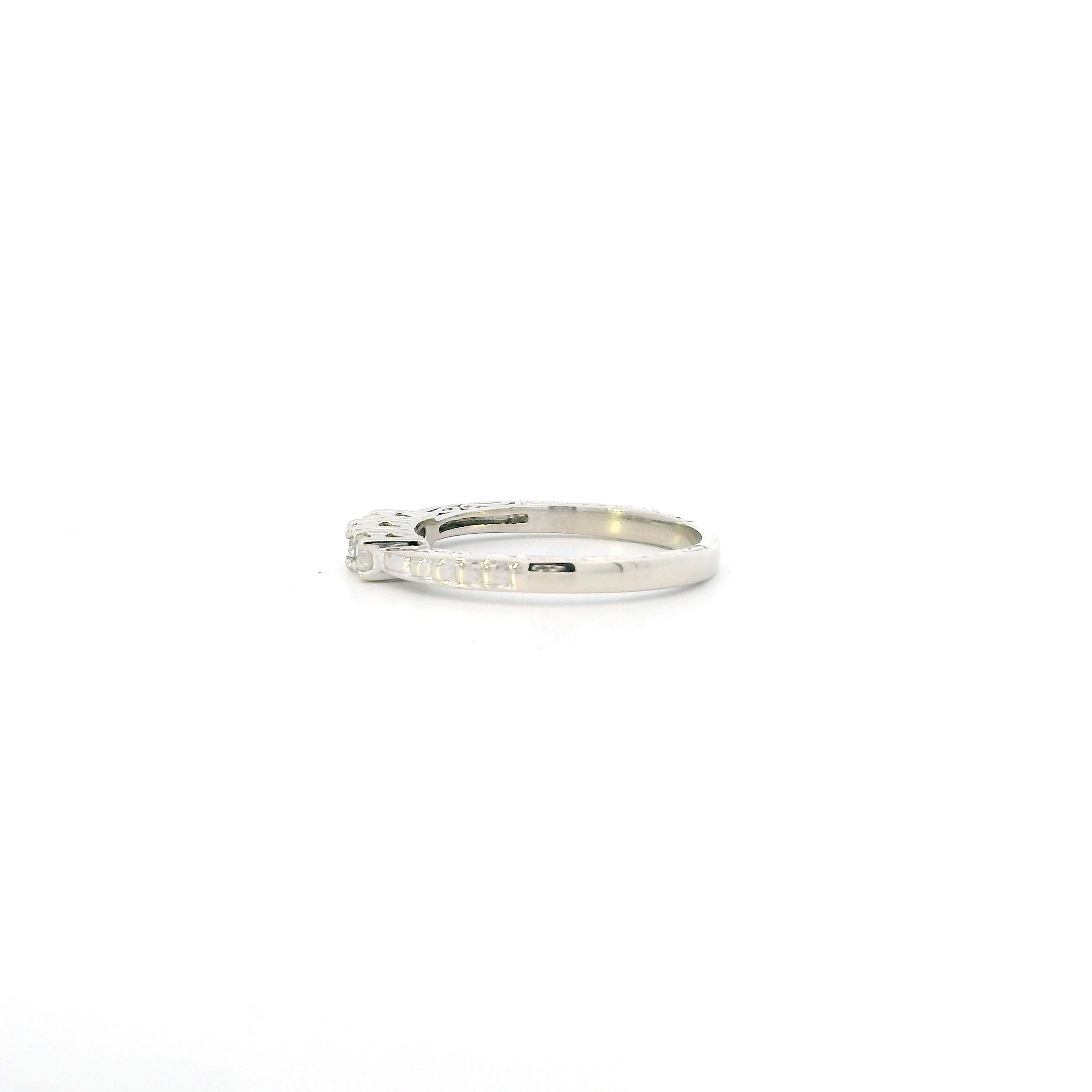 10K White Gold Diamond Womens Ring - 0.18ct