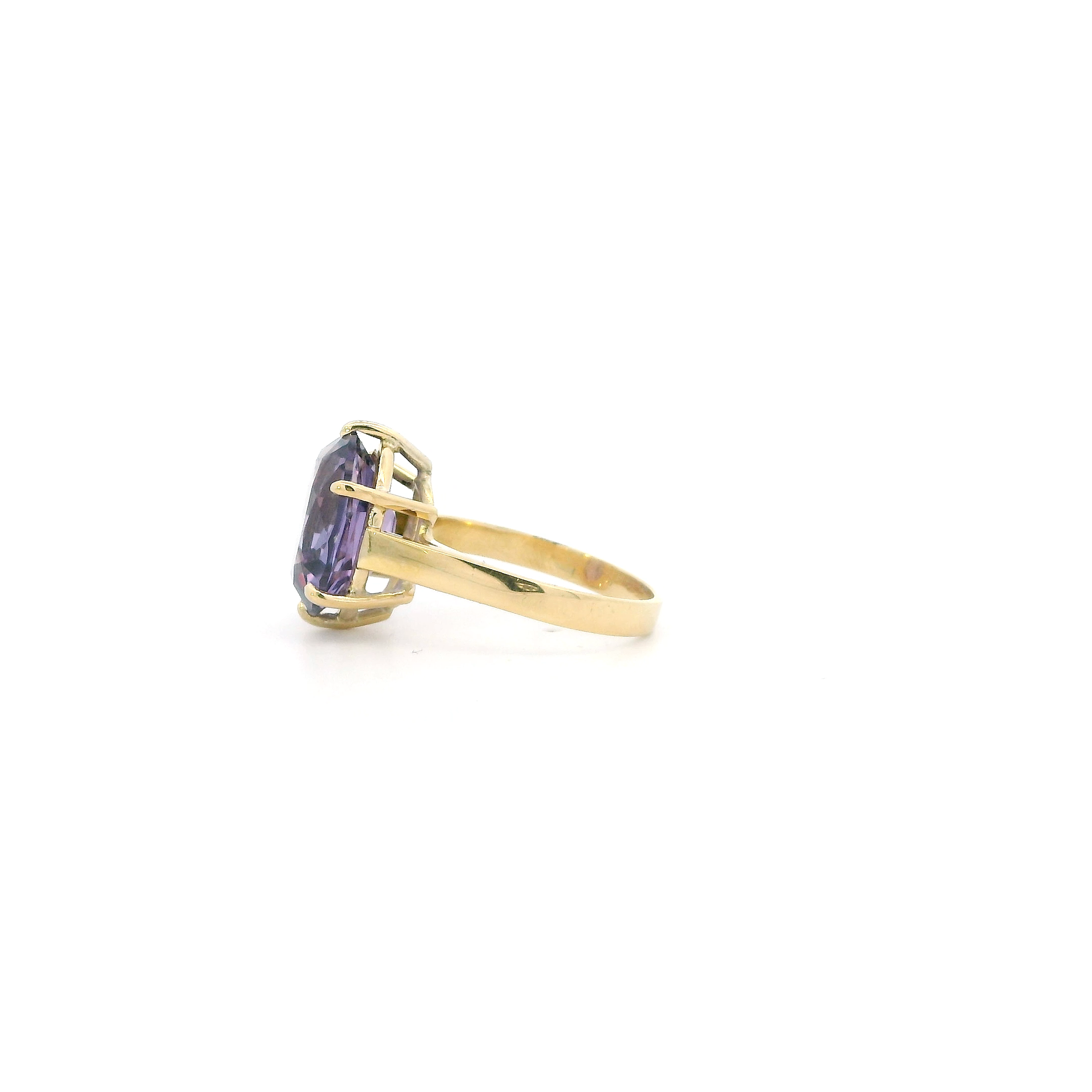 18K Yellow Gold Oval Alexandrite Womens Ring