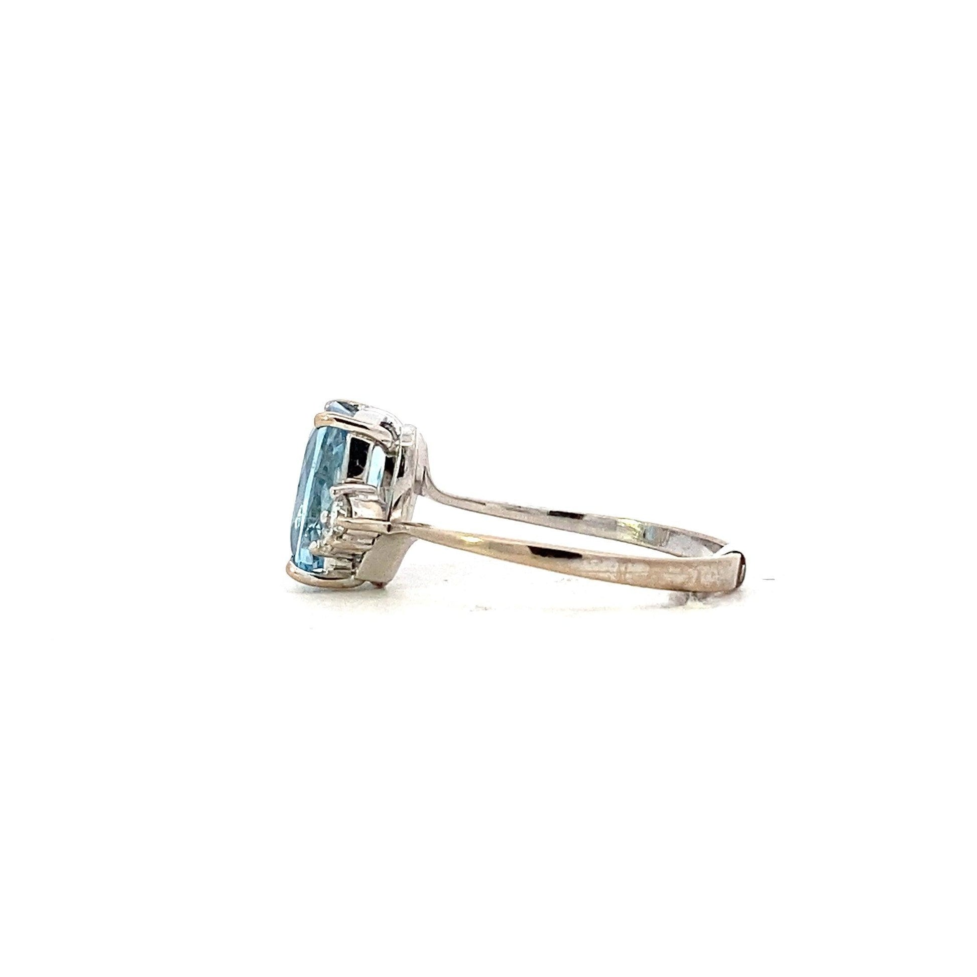 18K White Gold Aquamarine Women's Diamond Ring - 0.10ct - ipawnishop.com