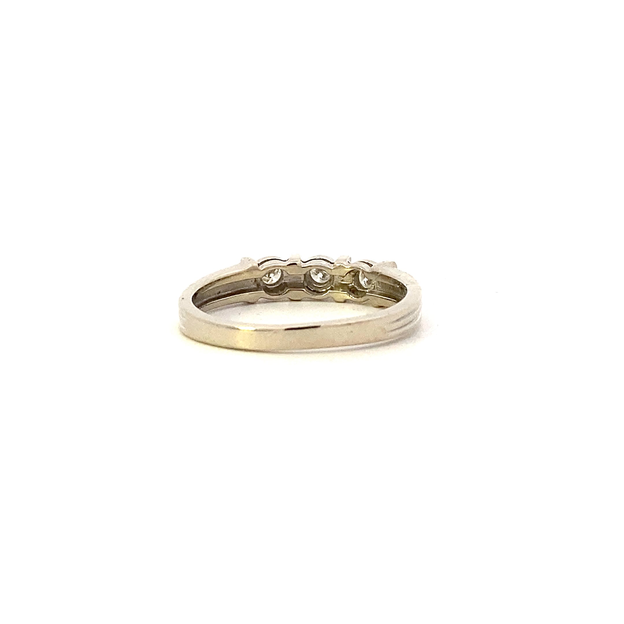 10K White Gold Diamond Ring - 0.15ct