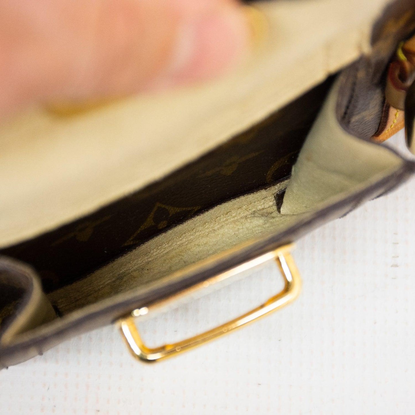 Louis Vuitton Monogram Hudson Shoulder Bag - M4004
