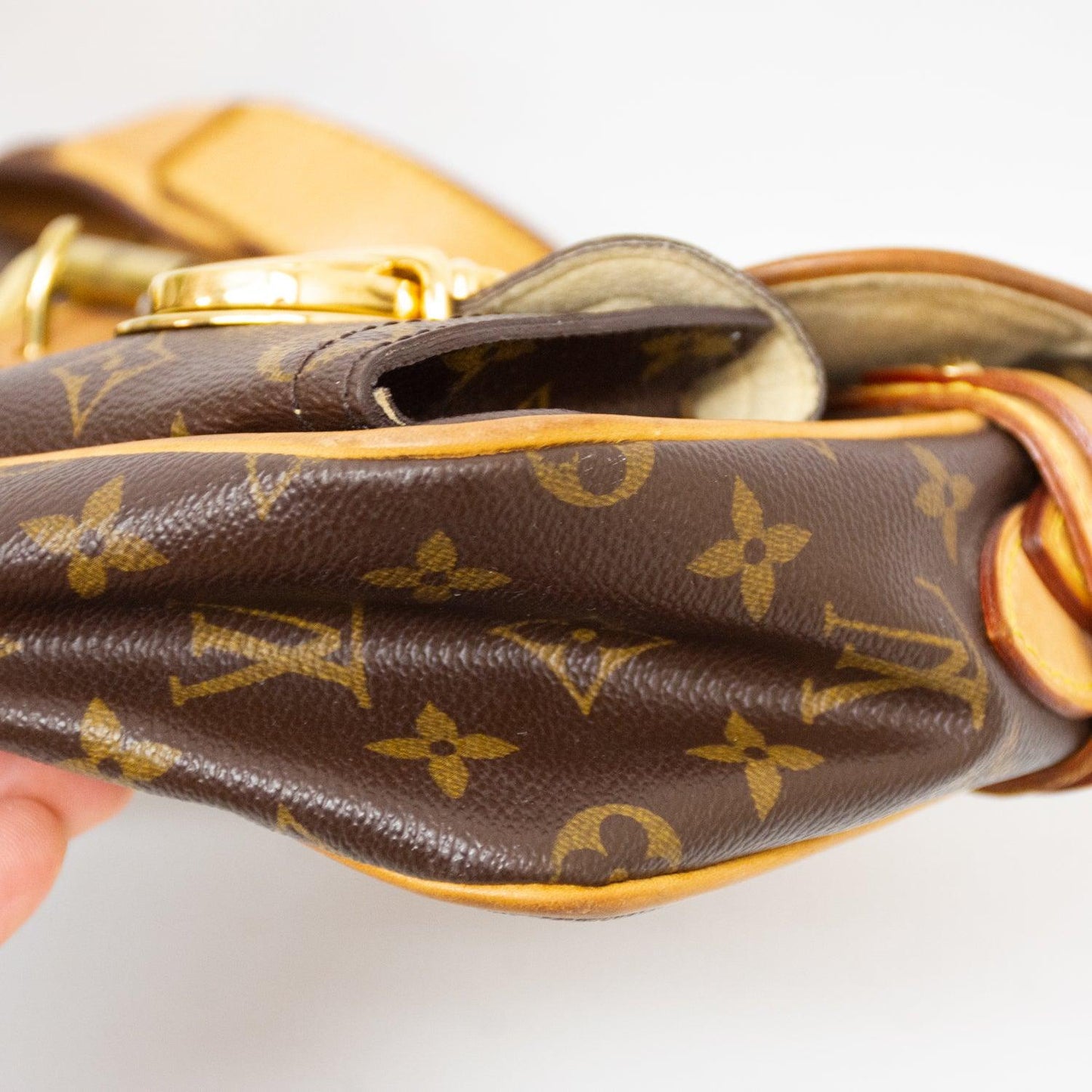 Louis Vuitton Monogram Hudson Shoulder Bag - M4004