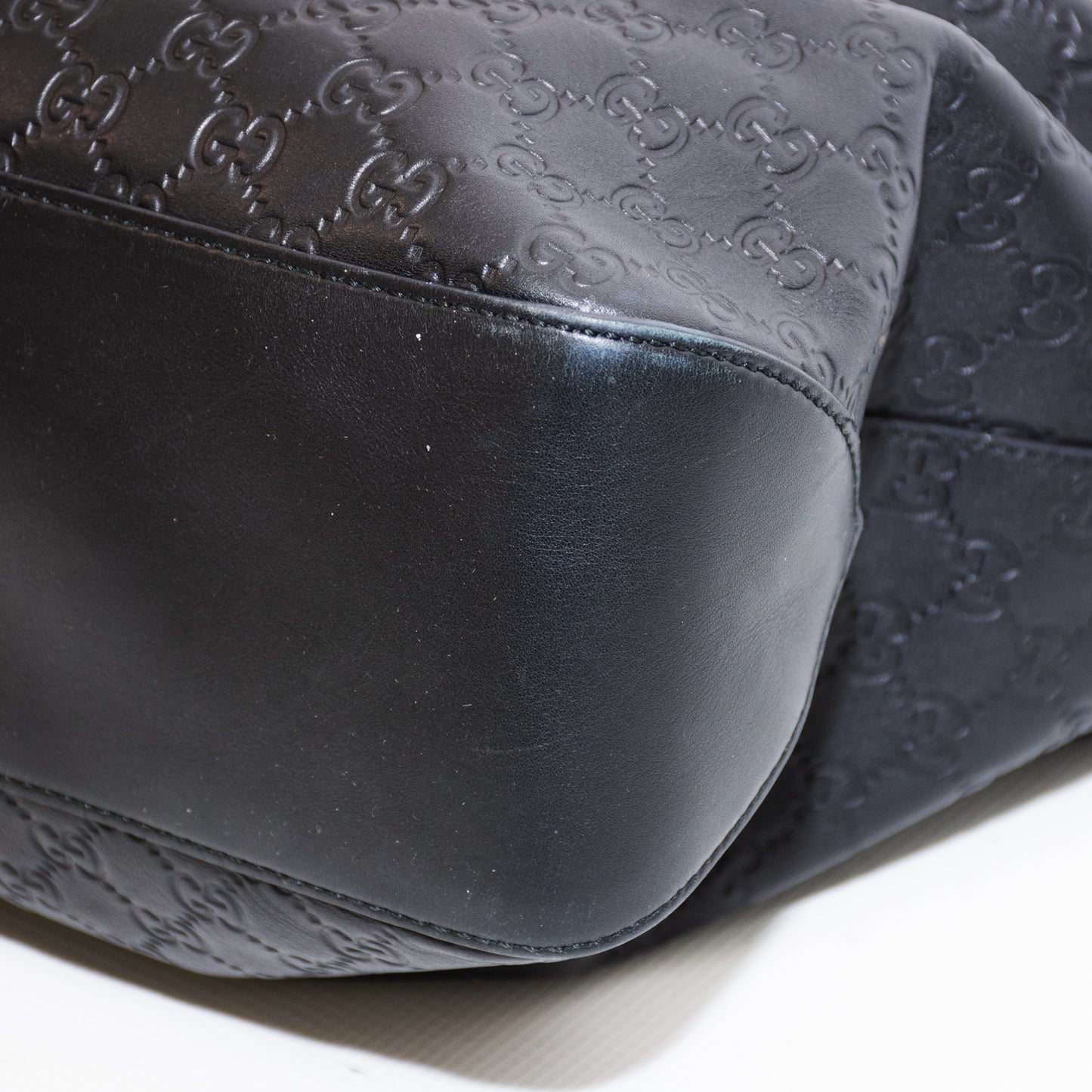 Gucci Black Leather Hobo Signature Gold Link Chain Handbag